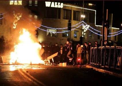 الصحة: 3 إصابات إحداها خطيرة برصاص الاحتلال من مخيم قلنديا