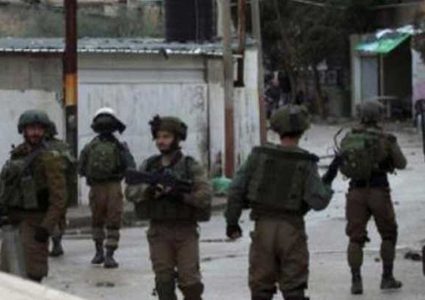 قوات الاحتلال تداهم وتفتش عددا من المنازل في طوباس وطمون