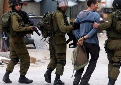 الاحتلال يعتقل مواطنا ونجليه من السيلة الحارثية غرب جنين