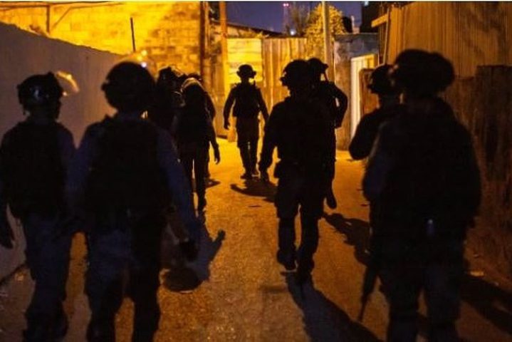 الاحتلال يقتحم مواقع متعددة في القدس وبلداتها