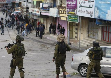 إصابة شاب بالرصاص المعدني خلال مواجهات مع الاحتلال بالخليل