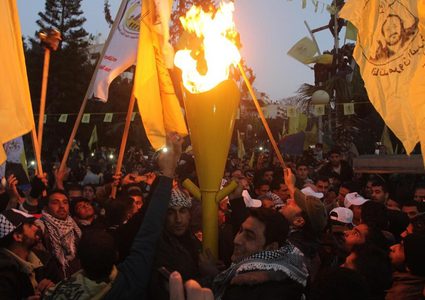 "فتح" توقد شعلة الانطلاقة الـ57 وسط مدينة غزة