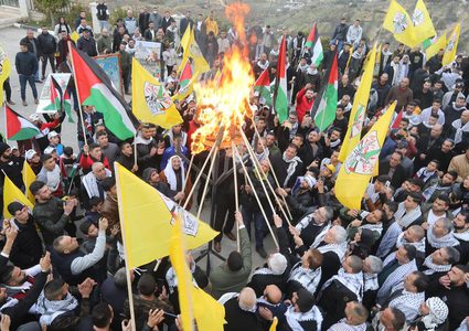 إيقاد شعلة انطلاقة الثورة الـ57 في مخيم الدهيشة