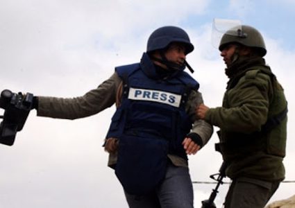 انتهاكات الاحتلال ضد الصحفيين ووسائل الإعلام في عام 2021