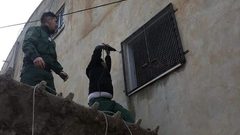 تركيب حمايات لنوافذ منازل المواطنين في برقة لتفادي اعتداءات المستوطنين