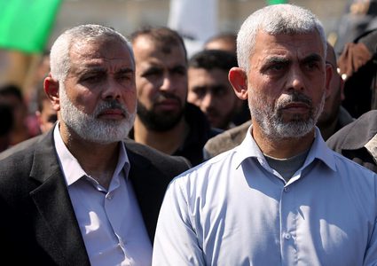 وزير احتلال سابق يدعو لاغتيال هنية والسنوار