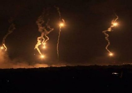 قوات الاحتلال تطلق قنابل إنارة شمال قطاع غزة