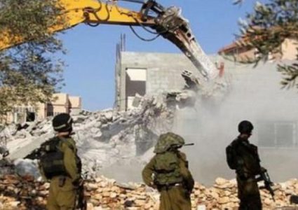 إخطارات بهدم منازل ومسجد ومنشأة في بلدة نحالين غرب بيت لحم