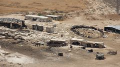 مستوطنون يهدمون غرفة زراعية في مسافر يطا