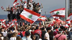 الليرة اللبنانية تتراجع إلى أدنى مستوياتها أمام الدولار