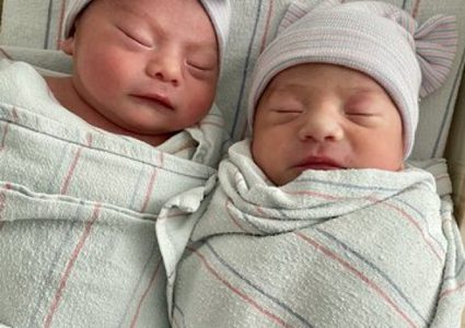 ميلاد توأم في كاليفورنيا خلال عامي 2021 و2022