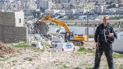 الاحتلال يهدم طابقا من منزل في بيت حنينا