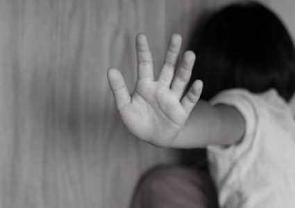 ضبط مصري متلبساً ببيع طفلته مقابل 50 ألف جنيه