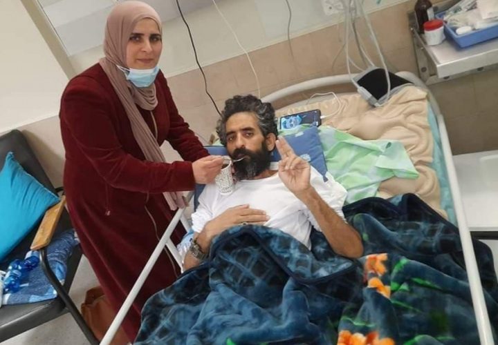 اللحظات الأولى من انتصار وتعليق الأسير هشام أبو هواش إضرابه عن الطعام بعد 141 يوماً