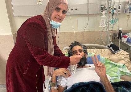 اللحظات الأولى من انتصار وتعليق الأسير هشام أبو هواش إضرابه عن الطعام بعد 141 يوماً