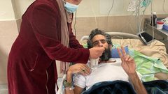 اللحظات الأولى من تعليق الأسير هشام أبو هواش إضرابه عن الطعام بعد 141 يوماً