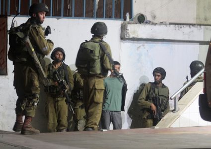 اعتقالا11 مواطنًا بالضفة