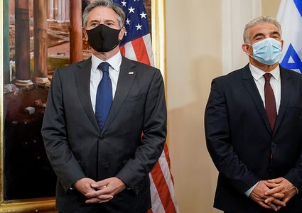 بلينكن يهاتف لابيد ويبحثان قضايا مشتركة ودولية