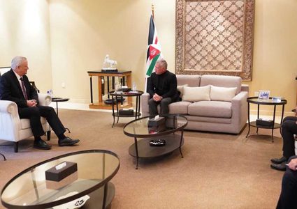 ملك الأردن يلتقي غانتس بعمان