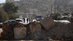 نابلس: الاحتلال ينصب بوابة على مدخل منطقة المسعودية التاريخية