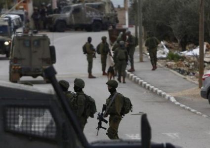 إصابة شابين- قوات الاحتلال تعتقل 21 مواطنا من الضفة