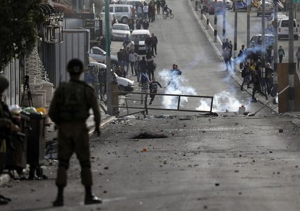 الاحتلال يقمع مسيرة كفر قدوم التي انطلقت لنصرة الأسير ناصر أبو حميد