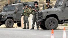 الاحتلال ينصب حاجزا عسكريا ويفتش مركبات في الرام