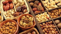مكسرات تكافح ظهور التجاعيد
