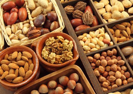 مكسرات تكافح ظهور التجاعيد