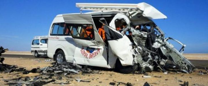 مصرع 16 شخصا وإصابة 18 آخرين جراء حادث سير مروع في مصر