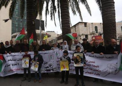 وقفة دعم وإسناد للأسير ناصر أبو حميد في نابلس