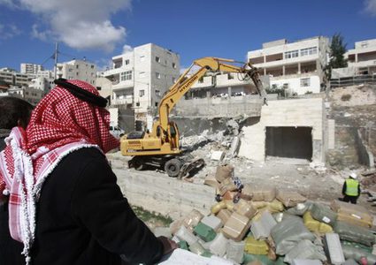 سلطات الاحتلال تجبر عائلة مقدسية على هدم منزلها شرق القدس