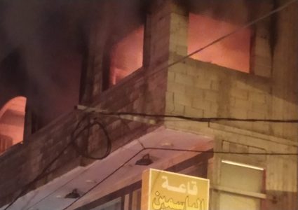 فجرًا.. إخماد حريق كبير في مخزن وصالة أفراح غرب غزة
