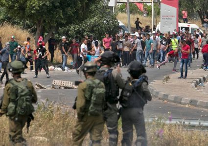 إصابات خلال اعتقال الاحتلال لعدد من الطلبة أمام جامعة بيرزيت