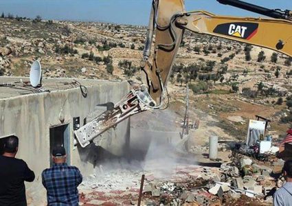 سلطات الاحتلال تخطر بوقف البناء بمنشأتين زراعيتين شرق قلقيلية