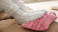 أسباب برودة القدمين عند النساء