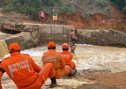 ارتفاع عدد الضحايا جراء انهيار صخرة على قوارب بالبرازيل