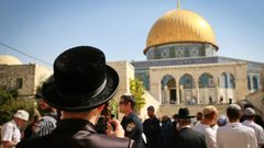 مستوطنون يقتحمون الأقصى بحراسة مشددة من شرطة الاحتلال