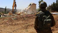 الاحتلال يقتحم العيسوية ويواصل تجريف الأراضي المهددة بالمصادرة