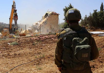 الاحتلال يقتحم العيسوية ويواصل تجريف الأراضي المهددة بالمصادرة