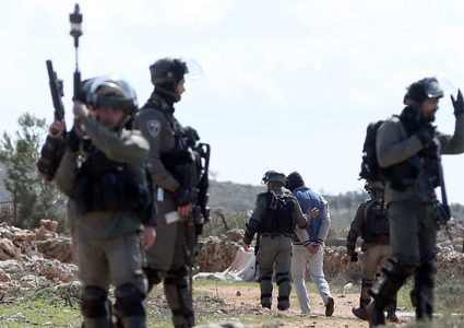 شرطة الاحتلال تعتقل 11 مواطنا بينهم 3 نساء في النقب