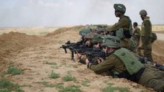 الاحتلال يستهدف المزارعين شرق دير البلح والصيادين في بحر غزة