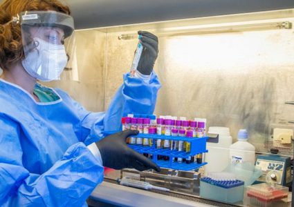 وكالة الأدوية الأوروبية: متحور "أوميكرون" قد يوقف وباء "كورونا"