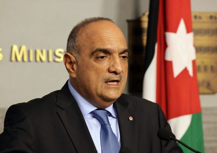 رئيس الوزراء الأردني يعلق على إضافة كلمة "الأردنيات" في التعديلات الدستورية