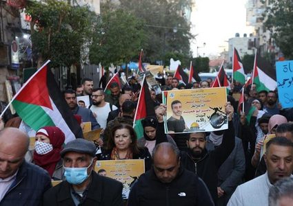 وقفة دعم واسناد للأسير ناصر أبو حميد في أريحا