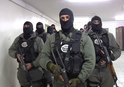 الشرطة تقبض على أشخاص فارين من وجه العدالة ومشتبه فيهم بقتل مواطن في رام الله