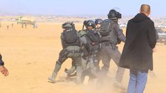 جرافات الاحتلال تواصل عمليات التجريف لليوم الثالث في منطقة أراضي الأطرش قرب قرية سعوة في النقب