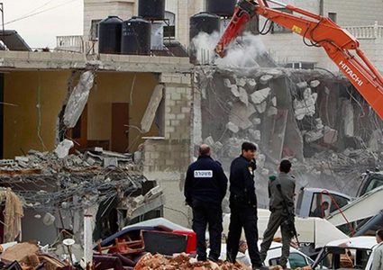 بيت لحم: الاحتلال يهدم جدرانا استنادية في قرية الولجة