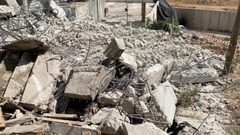 الاحتلال يجبر مواطنا من شعفاط على هدم منشأته التجارية