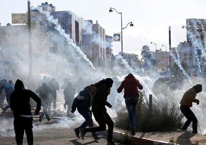 إصابات بالاختناق خلال مواجهات مع الاحتلال في  بزاريا شمال غرب نابلس
